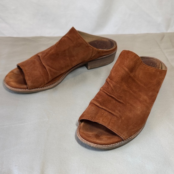 Sofft Women’s Brown Suede Open-Toe Mules, 8.5. - Picture 1 of 10
